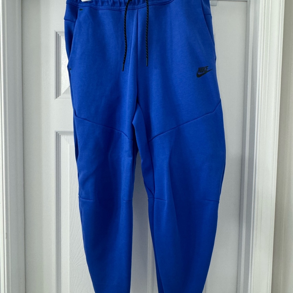 Nike Tech Men’s Fleece Jogger Pants size men’s  Medium (2pair)